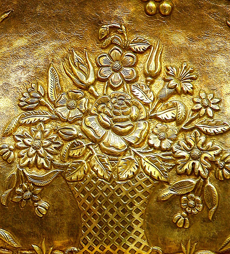 marquetry and gilding on the holy shrine of Imam Ali(piece be upon him)