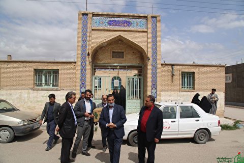 رئیس ستاد بازسازی عتبات عالیات خراسان جنوبی از کارگاه تولید ماسک مسجد مهدیه روستای اسفشاد شهرستان قاینات خراسان جنوبی بازدید کرد