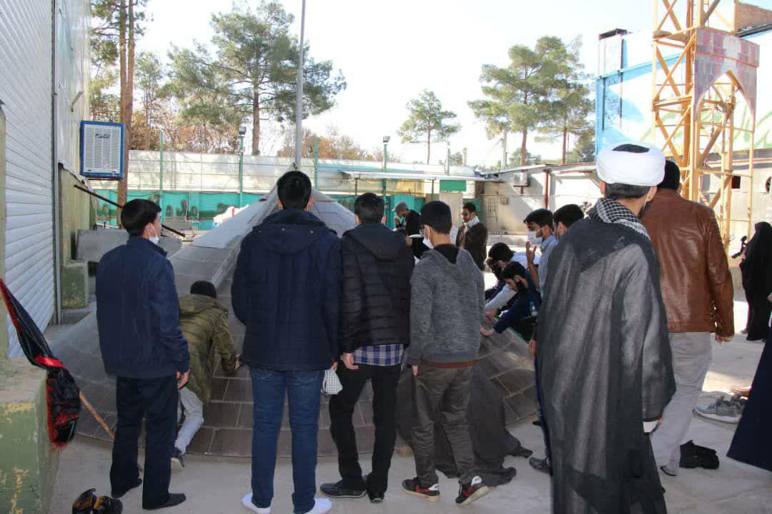 بازدید طلاب پاکستانی مقیم قم از کارگاه ساخت گنبد حرم مطهر امام حسین علیه در کرمان