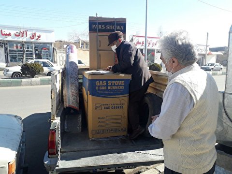 اهدای جهیزیه به یک خانواده نیازمند زنجانی