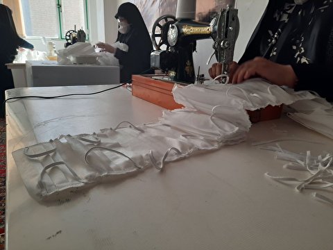 تولید و توزیع روزانه ۱۵۰۰ ماسک در ستاد بازسازی عتبات اردبیل