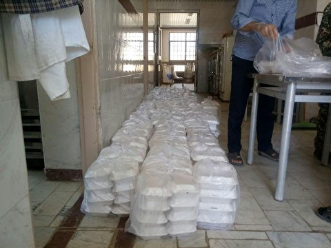 توزیع 700 پرس غذای گرم در بین نیازمندان شهرستان ایجرود/ ۱۴۰بسته مواد غذایی توزیع شد