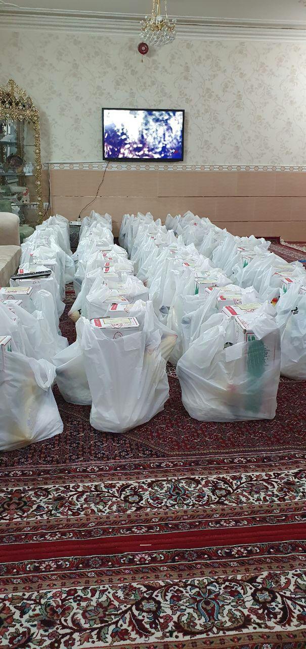 عداد ۱۵۰ بسته مواد غذایی با همت خادمین موکب تهیه و بین نیازمندان توزیع گردید