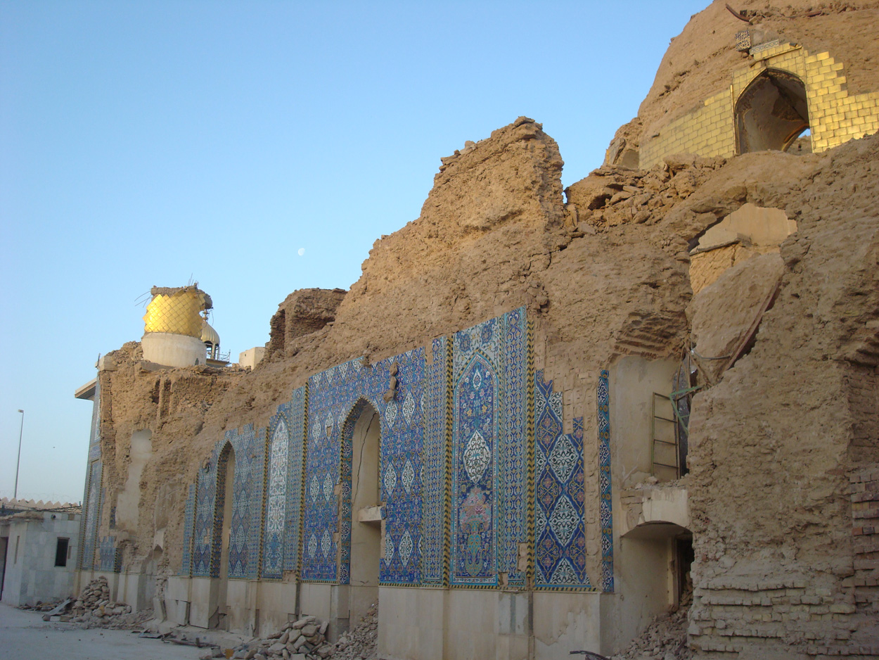 نمایی از تخریب دیوار های حرم امامین عسگرین (ع) در شهر سامراء