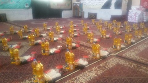 توزیع 50 بسته مواد غذایی بین نیازمندان زنجانی