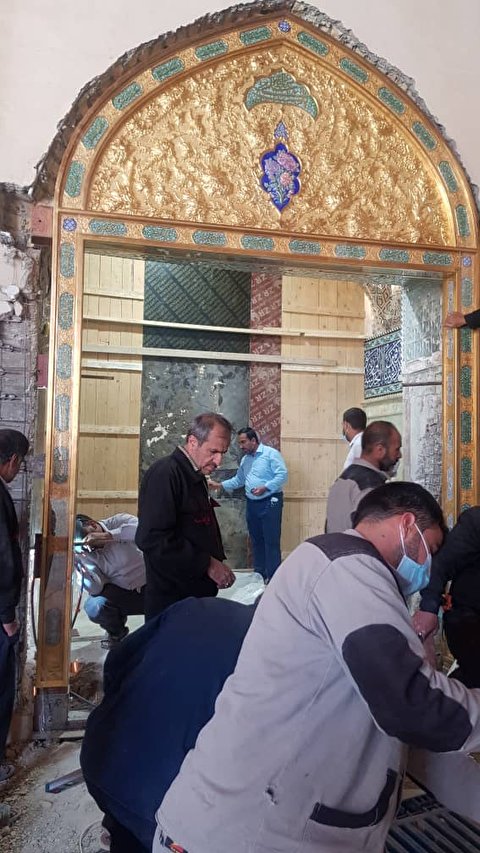 نصب درب حرم حضرت مسلم علیه السلام در کوفه