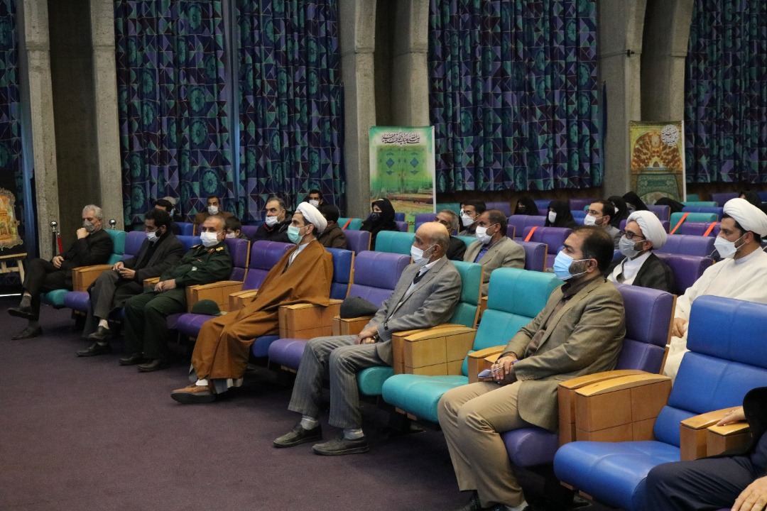 رونمایی از فرش و لوسترهایی اهدایی به حرم امیرالمومنین علیه السلام در اصفهان
