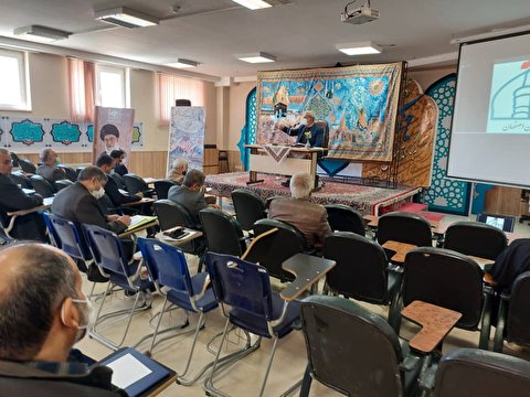 از مسئولین و خادمان موکب های فعال در همایش پیاده روی اربعین سال ۱۴۰۰ تجلیل بعمل آمد.