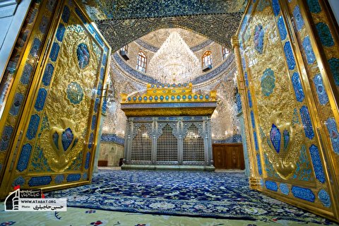 جدیدترین تصویر از درب (باب علی علیه السلام ) واقع در حرم حضرت مسلم علیه السلام رو به ضریح مطهر