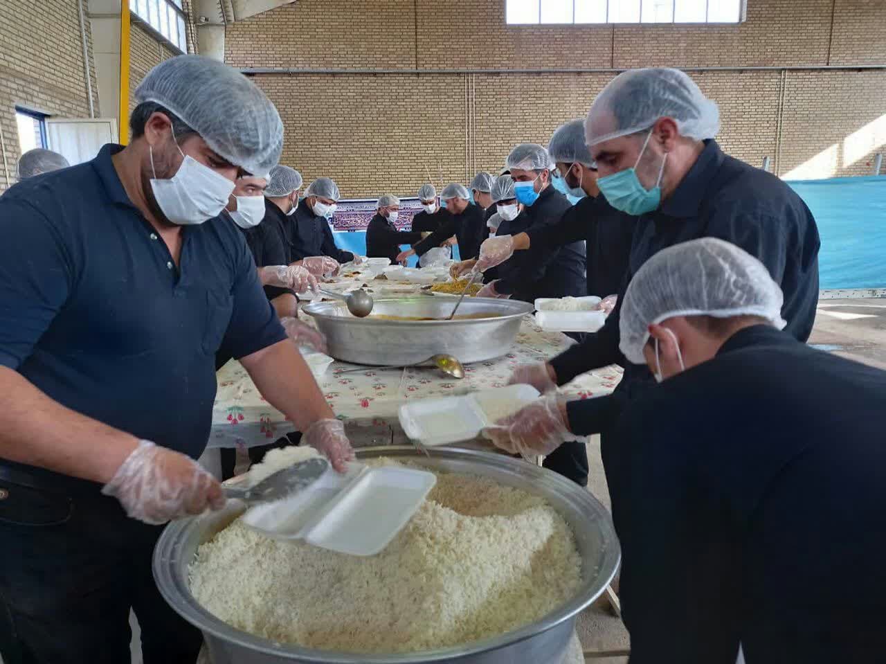 توزیع 2000 پرس غذای گرم در بین عزاداران حسینی