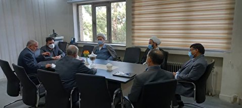 تشکیل جلسه در دانشگاه