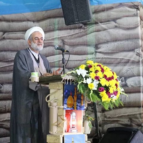 حجه الاسلام گرجی اربعین را فرصتی درایجاد مسابقه خدمت رسانی وخیر رسانی وترویج فرهنگ عاشورا در بین مسئولین مواکب قلمداد نمود.
