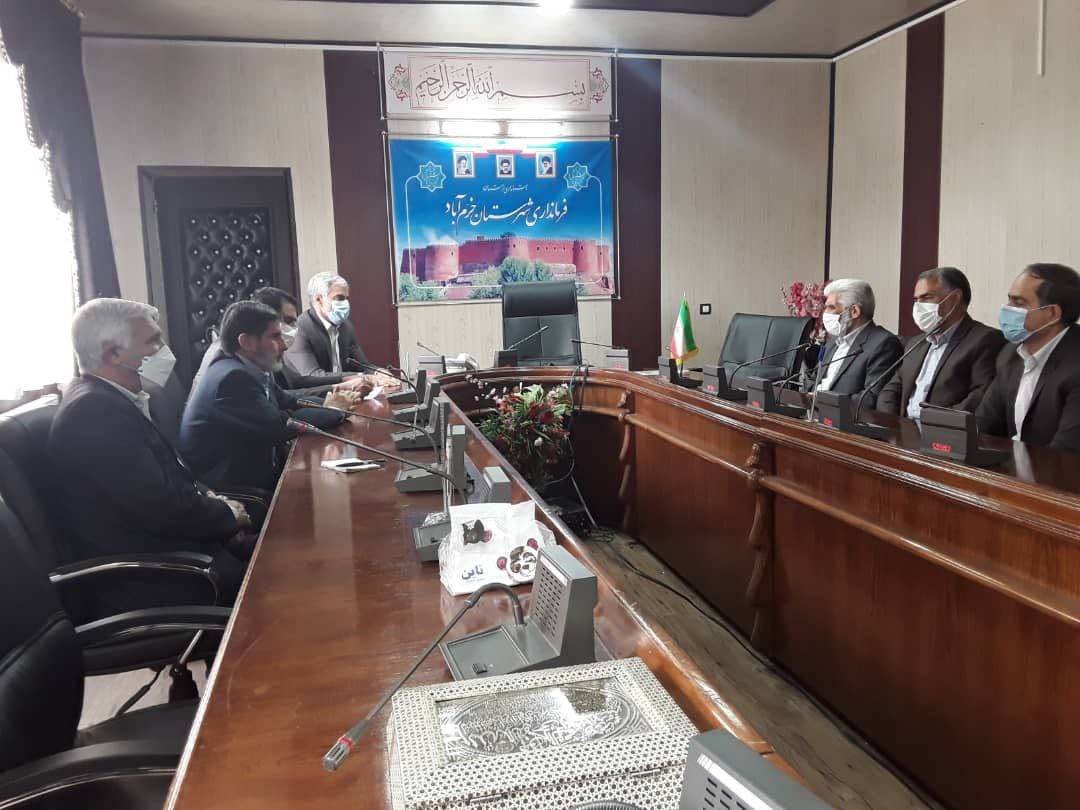 دیدار رئیس و خادمین ستاد توسعه و بازسازی عتبات عالیات لرستان با فرماندار خرم آباد