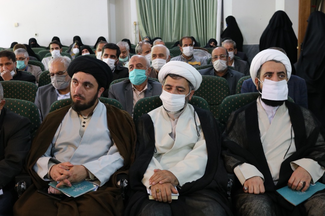 برگزاری جلسه خادمین و مبلغین ستادتوسعه و بازسازی عتبات عالیات استان اصفهان با مسئولین ستاد در استان