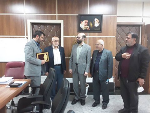 اهدای حکم مسئول ستاد بازسازی عتبات عالیات در استانداری قزوین
