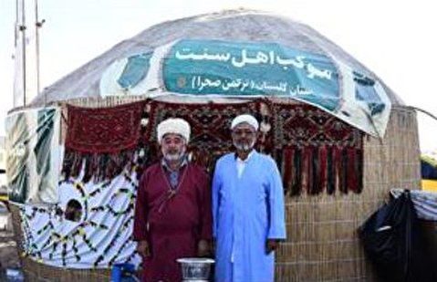 خدمات‌رسانی موکب اهل سنت ترکمن صحرا به زائران اربعین در مرز مهران +فیلم