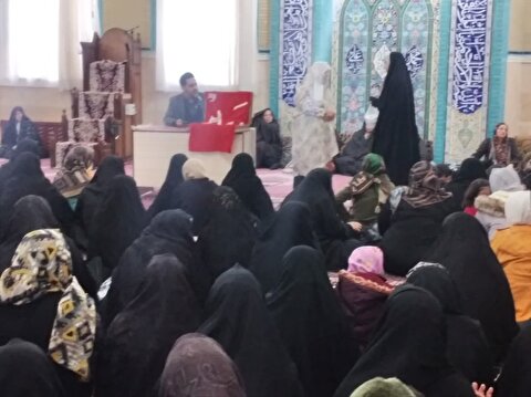 بانوان کوی الهیه زنجان میزبان پرچم متبرک حرم مطهر امام حسین(ع)