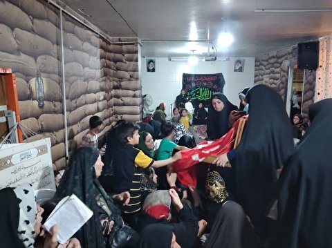 بانوان کوی الهیه زنجان میزبان پرچم متبرک حرم مطهر امام حسین(ع)