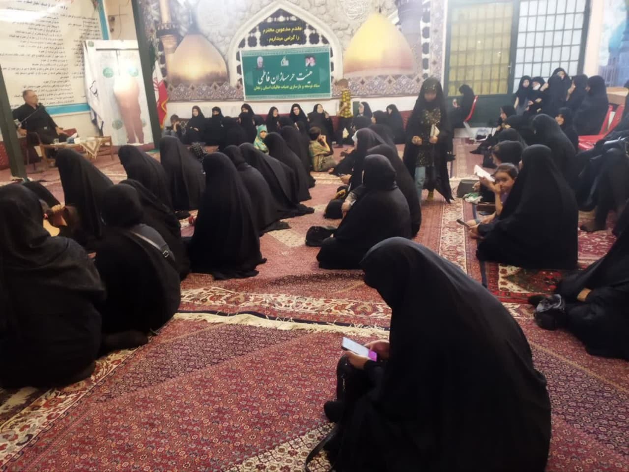 بازدید جمعی از خواهران طلبه زنجانی از کارگاه ساخت درب حرم مطهر سامرا