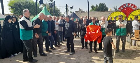 استقبال با شکوه اهالی روستای سنبل آباد شهرستان سلطانیه از پرچم متبرک حرم مطهر امام حسین(ع)