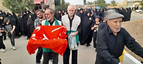 استقبال با شکوه اهالی روستای گوزلدره شهرستان سلطانیه از پرچم متبرک حرم مطهر امام حسین(ع)