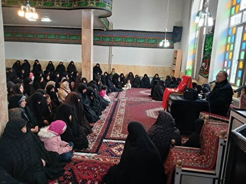 بانوان روستای تهم بخش مرکزی زنجان میزبان پرچم متبرک حرم مطهر امام حسین(ع)