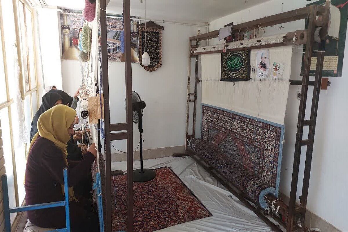 بافت ۱۳۸ تخته فرش با هدف نذر توسعه عتبات در خراسان جنوبی