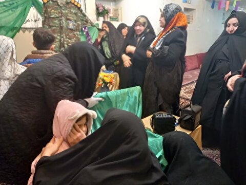 بانوان شرکت کننده در جشن های اعیاد شعبانیه شهر زنجان میزبان پرچم متبرک حرم های مطهر