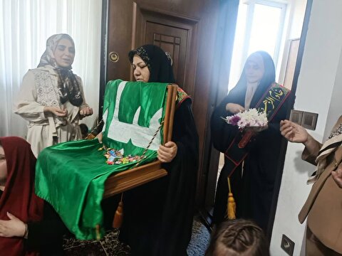 بانوان شرکت کننده در جشن های اعیاد شعبانیه شهر زنجان میزبان پرچم متبرک حرم های مطهر