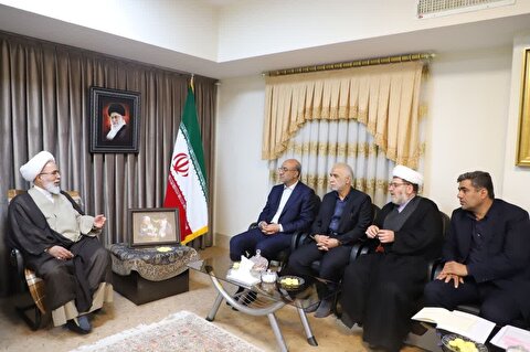 دومین جلسه هیئت امناء ستاد توسعه و بازسازی عتبات عالیات استان با حضور آیت‌الله غفوری نماینده ولی فقیه در استان و امام جمعه کرمانشاه، دکتر حبیبی استاندار کرمانشاه، سردار ریحانی فرمانده سپاه حضرت نبی‌اکرم(ص) استان، مدیر کل اوقاف و امور خیریه استان و رئیس ستاد عتبات در دفتر امام جمعه کرمانشاه برگزار شد.