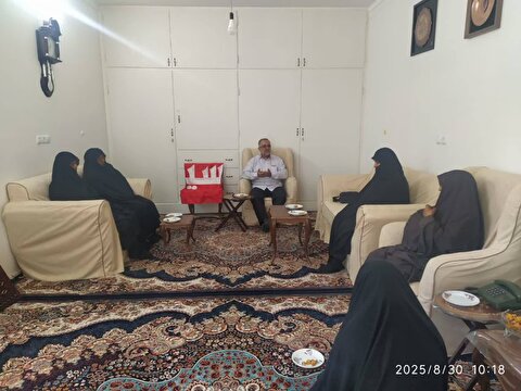 دیدار خادمان ستاد با مادر مکرمه شهید جعفر یونسی 