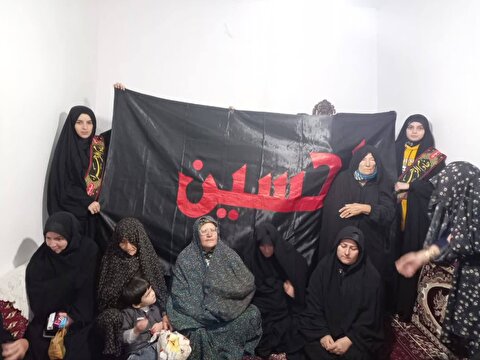 بانوان روضه های خانگی بانوان روستاهای زنجان میزبان پرچم متبرک حرم مطهر امام حسین(ع)