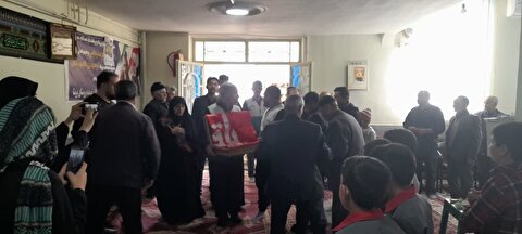 اهالی روستای بزوشا بخش زنجانرود میزبان پرچم متبرک حرم مطهر حضرت ابوالفضل(ع) به مناسبت ایام فاطمیه