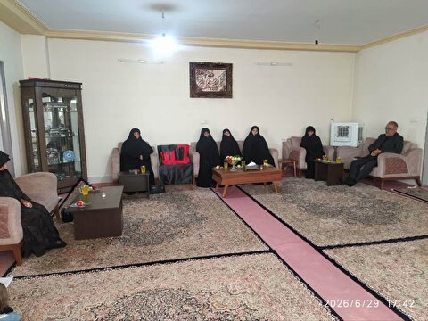 دیدار خادمان ستاد توسعه و بازسازی عتبات عالیات با خانواده های معظم شهدای جنگ رمضان